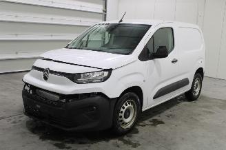 Vaurioauto  passenger cars Citroën Berlingo  2024/8