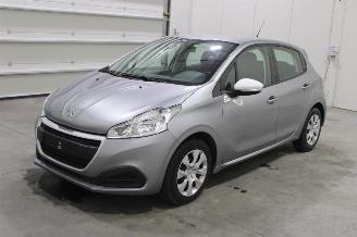 krockskadad bil auto Peugeot 208  2019/9