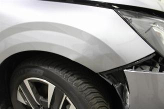 Peugeot 208  picture 7