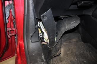 Peugeot 208  picture 19