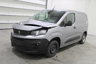 damaged passenger cars Peugeot Partner  2023/5