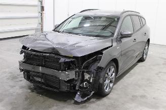 damaged passenger cars Ford Focus  2025/11