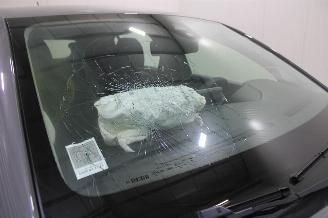 Peugeot 208  picture 8