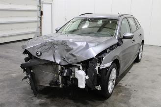 uszkodzony samochody osobowe Skoda Octavia  2025/6