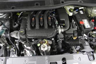 Peugeot 208  picture 14