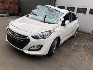 Coche siniestrado Hyundai I-30  2013/1