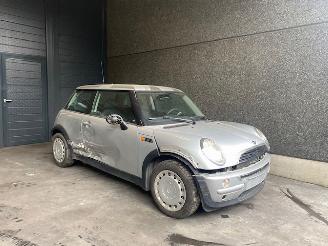 Uttjänta bilar auto Mini One One/Cooper (R50) Hatchback 2001 / 2007 1.6 16V One Hatchback  Benzine 1.598cc 66kW (90pk) FWD 2002/3