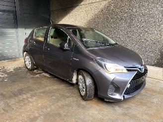 Uttjänta bilar auto Toyota Yaris Yaris III (P13) Hatchback 1.5 16V Hybrid Hatchback  Elektrisch Benzine 1.497cc 54kW (73pk) FWD 2016/1
