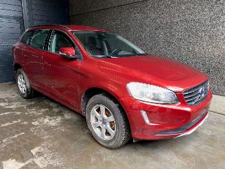 Coche siniestrado Volvo Xc-60 XC60 (DZ) SUV 2.0 D3 20V SUV  Diesel 1.984cc 100kW (136pk) FWD 2013/9