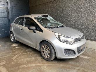 Coche siniestrado Kia Rio Rio III (UB) Hatchback 1.2 CVVT 16V Hatchback  Benzine 1.248cc 62kW (84pk) FWD 2012/4