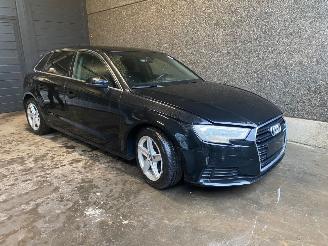 Démontage voiture Audi A3 A3 Sportback (8VA/8VF) Hatchback 5-drs 1.6 TDI 16V Hatchback 4Dr Diesel 1.598cc 85kW (116pk) FWD 2018/1