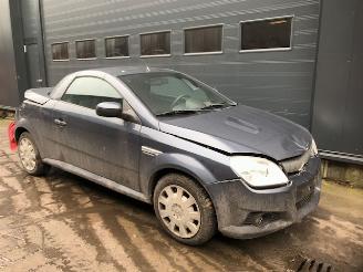 Vrakbiler auto Opel Tigra Twin Top Cabrio 2004 / 2010 1.4 16V Cabrio  Benzine 1.364cc 66kW (90pk) FWD 2006/3