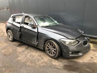 Coche siniestrado BMW 1-serie (F20) Hatchback 5-drs 2010 / 2019 114i 1.6 16V Hatchback 4Dr Benzine 1.598cc 75kW (102pk) RWD 2013/4