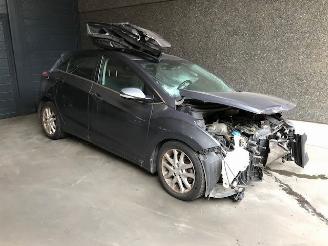 Coche siniestrado Hyundai I-30 Wagon (GDHF5) Combi 2012 / 2017 1.6 GDI Blue 16V Combi/o  Benzine 1.591cc 99kW (135pk) FWD 2016/8