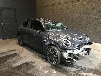 Uttjänta bilar auto Mini Cooper S 3-Drs (F56) Hatchback 2015 2.0 16V Cooper S Hatchback 2Dr Benzine 1.998cc 141kW (192pk) FWD 2015/10