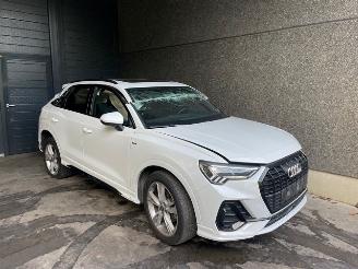 Salvage car Audi Q3  2021/5