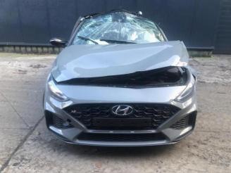 Coche siniestrado Hyundai I-30 i30 Wagon (PDEF5), Combi, 2017 1.5 T-GDI 16V Hybrid 48V 2022/10