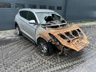 Vrakbiler auto Hyundai Tucson Tucson (TL), SUV, 2015 1.6 GDi 16V 2WD 2017/10