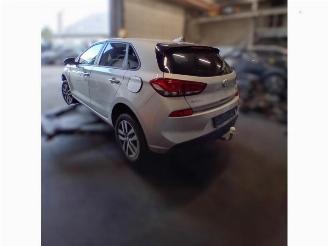 Coche siniestrado Hyundai I-30 i30 (PDEB5/PDEBB/PDEBD/PDEBE), Hatchback, 2016 1.0 T-GDI 12V 2020/7