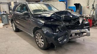 uszkodzony samochody osobowe Mercedes ML ML 250 Bluetec 4matic 2014/1