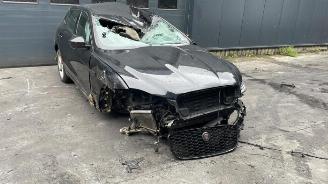 Dezmembrări autoturisme Jaguar F-Pace F-Pace, SUV, 2015 / 2025 2.0 P400e 16V AWD 2022/11