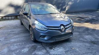 Coche siniestrado Renault Clio Clio IV (5R), Hatchback 5-drs, 2012 / 2021 1.5 dCi 90 FAP 2017/12