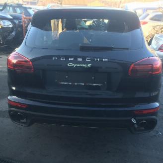 Coche siniestrado Porsche Cayenne HYBRIDE 2016/1