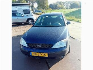 Coche siniestrado Ford Mondeo Mondeo III, Sedan, 2000 / 2007 1.8 16V 2002/3