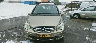 krockskadad bil auto Mercedes B-klasse  2005/9