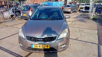 uszkodzony samochody osobowe Kia Cee d  2009/11