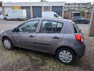 Renault Clio clio 1.2 tce GEEn SCHADE TOP auto  airco navi 112000km 5drs NAP picture 3