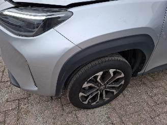 Toyota Yaris Cross yaris cross 2024 hybride GERESERVEERD schroefwerk Automaat first edition groot navi 12950km airbags ok picture 4