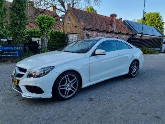 krockskadad bil auto Mercedes E-klasse E 200 Aut. Coupé Pano Navi Led 2015/6