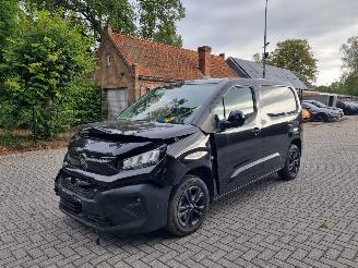 krockskadad bil auto Citroën Berlingo BlueHDI 130 Aut. 2024/8
