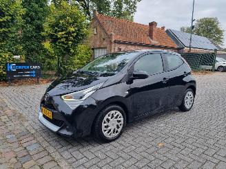 damaged passenger cars Toyota Aygo 1.0 X-Play Airco Camera 2021/5