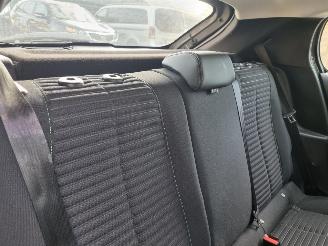 Peugeot 208 1.2 Aut. Navi Stoelverw picture 13