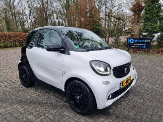 Damaged car Smart Fortwo 1.0 Passion Airco Pano 2016/6