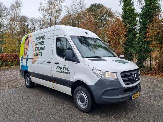 skadebil bedrijf Mercedes Sprinter 311CDI Aut RWD L2 H2 Mbux Airco 2022/4