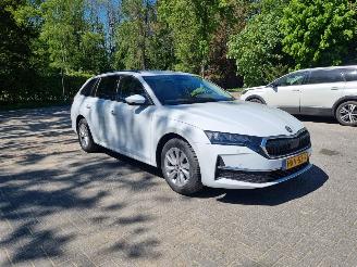 uszkodzony samochody osobowe Skoda Octavia 1.5 TSI Aut MHEV Business Edition Led 2025/4
