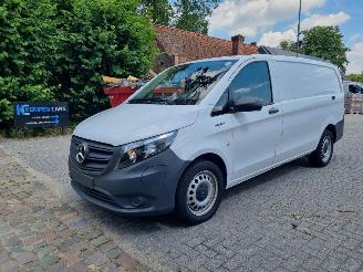 danneggiata veicoli commerciali Mercedes eVito 112 66KW L2 Airco Navi Camera 2023/10