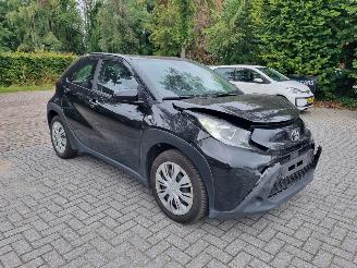 skadebil auto Toyota Aygo X 1.0 VVT-I Play Clima Keyles Camera 2023/5