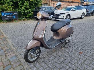 skadebil bromfiets Vespa  Primavera 50 2016/7