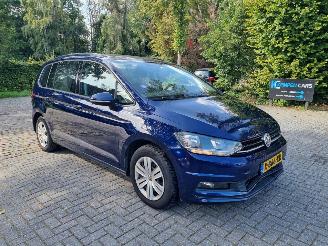 krockskadad bil auto Volkswagen Touran 1.5 TSI 7 Pers Pano 2019/5