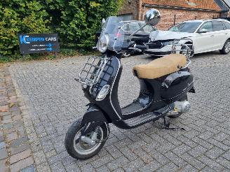 krockskadad bil bromfiets Vespa  LX 125 1867KM! 2012/6
