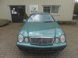 Démontage voiture Mercedes CLK 320 1999/1