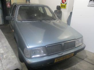 Vaurioauto  passenger cars Lancia Thema 6v automatisch uniek!! 1986/2