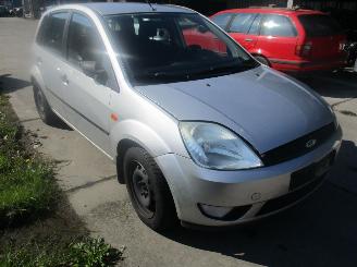 Coche siniestrado Ford Fiesta  2003/1
