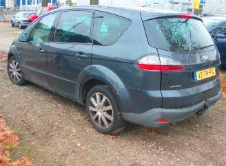 Ford S-Max  picture 4