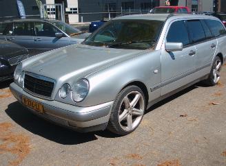Avarii autoturisme Mercedes E-klasse 240 classic 1998/1