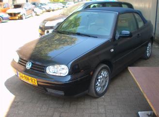 krockskadad bil auto Volkswagen Golf cabrio 2001/1